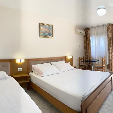 Vila Yasmin 38 Sarande Bagian luar foto